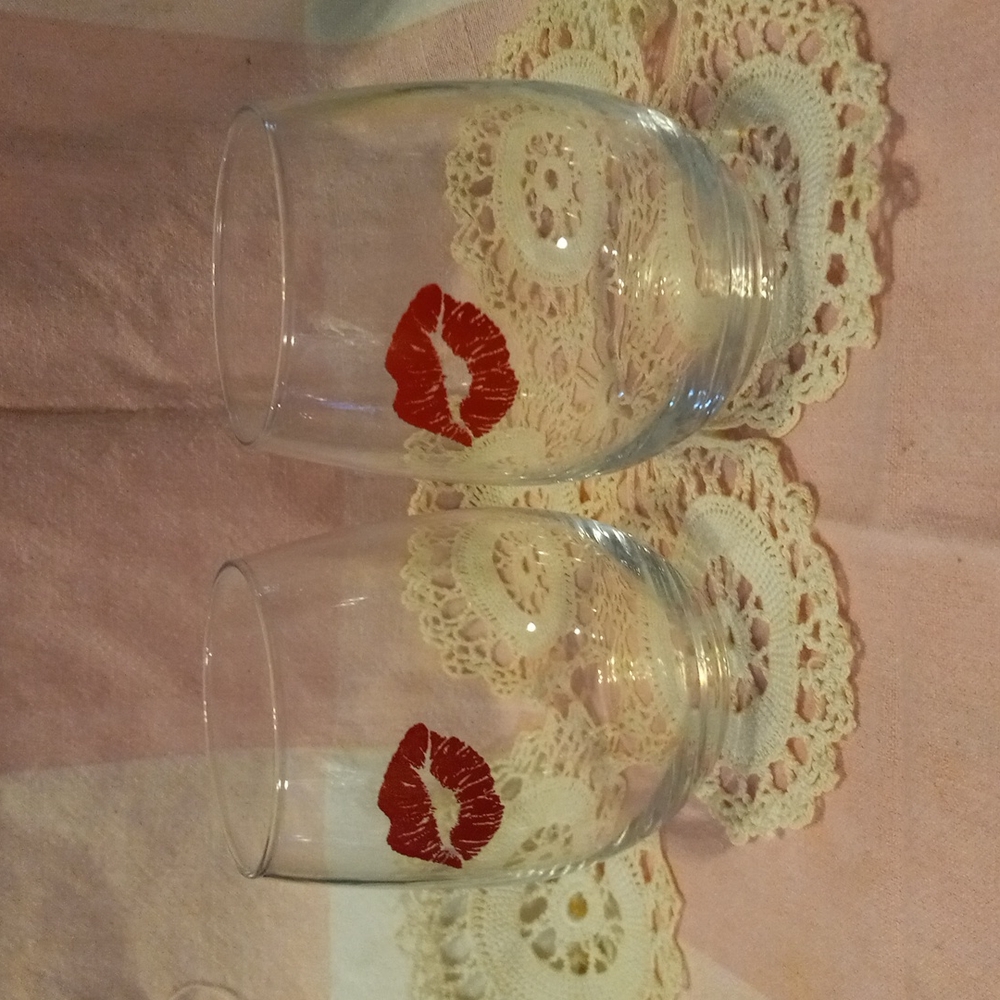 Lips kiss wine glasses